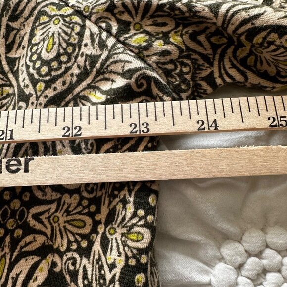 Catherines Easy Fit Tees Collection 1X Olive Green Beige Paisley V-Neck Top - Picture 6 of 10